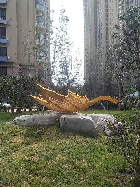 煙臺君山水小區樹葉雕塑（不銹鋼）